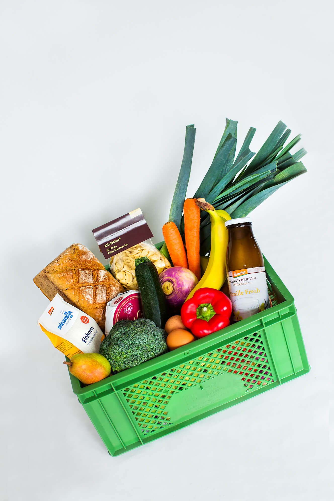 Cesta com legumes frescos